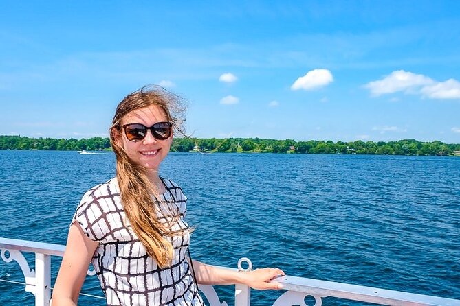 1-Hour 1000 Islands Cruise from Gananoque - Howe Island in the middle of the river