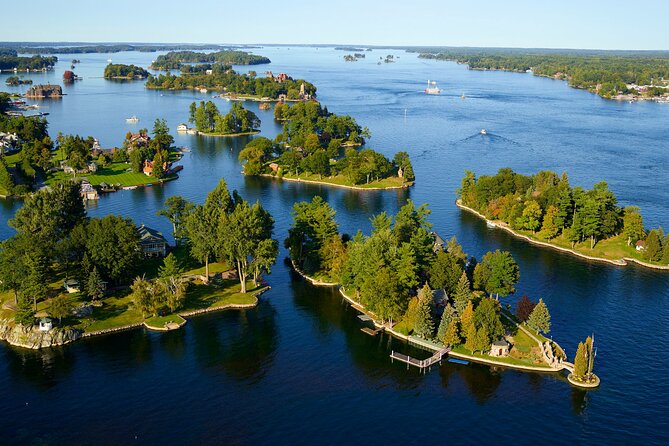 1-Hour 1000 Islands Cruise from Ivy Lea with views of Boldt Castle - Commentary, service, and onboard comfort