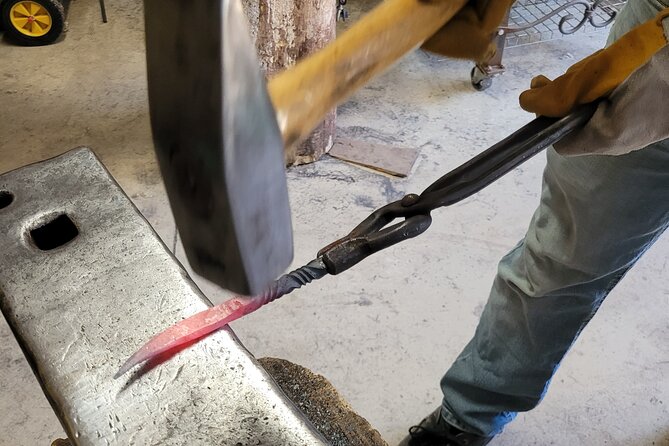 2 Hour Blacksmithing Experience in Niagara (Craft Class/Activity) - Jen Lipski’s Teaching Style