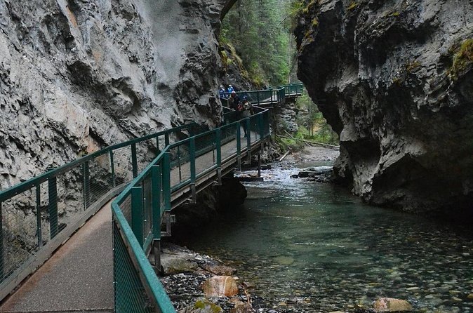 2025 Winner-Lake Louise Moraine Lake Johnston Canyon Banff Town - Lunch at Lake Louise Village or the ski resort