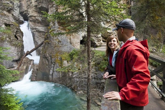 3 Day Rocky Mountains Columbia Icefields Banff and Yoho NP Tour - What this three-day Rockies route does well