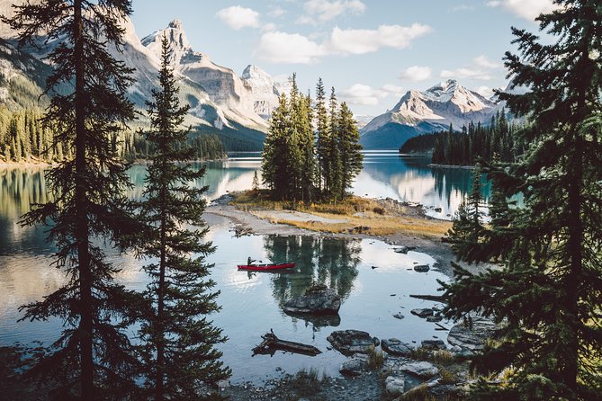 4-Day Authentic Jasper and Columbia Icefield Tour Package - A big Rocky Mountain route from Calgary