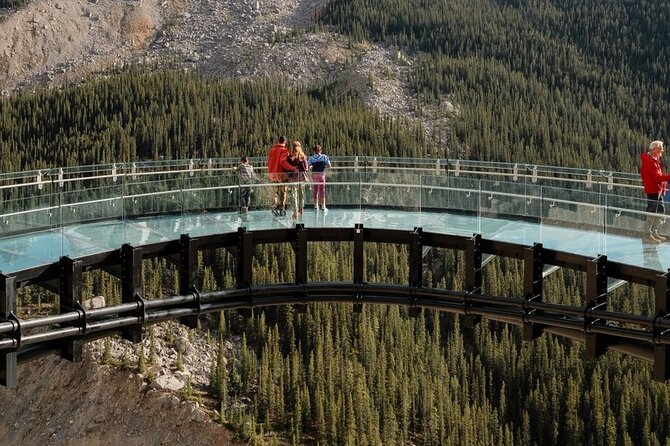 4-Day Authentic Jasper and Columbia Icefield Tour Package - Guides, group size, and the human side of the trip