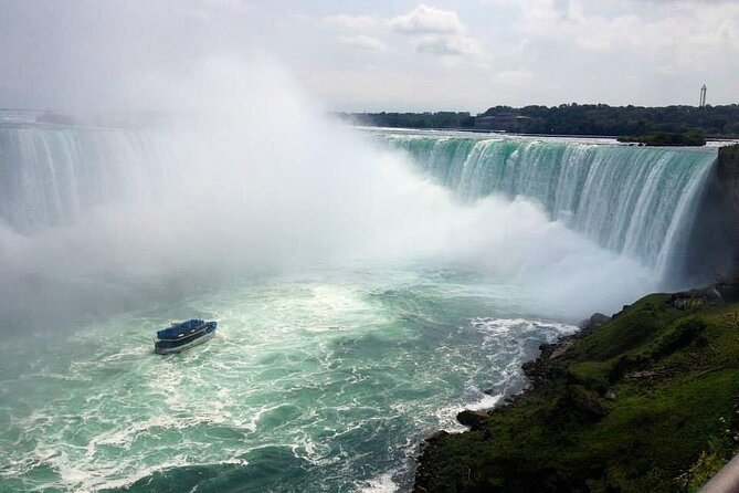 4hr Niagara Falls Canada Tour includes the Boat and tunnels - Why this four-hour format works at Niagara Falls