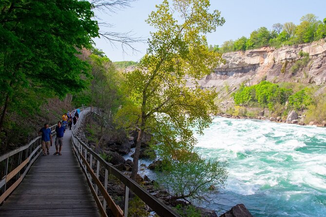 4hr Niagara Falls Canada Tour includes the Boat and tunnels - Who should choose this Niagara tour