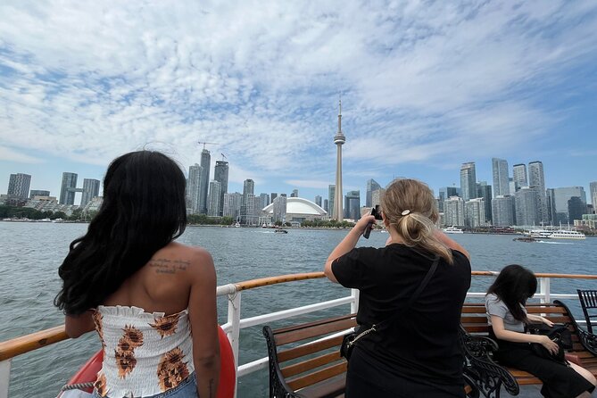 60-Minute Toronto Sightseeing Harbour Tour - The CN Tower and Rogers Centre from the Water