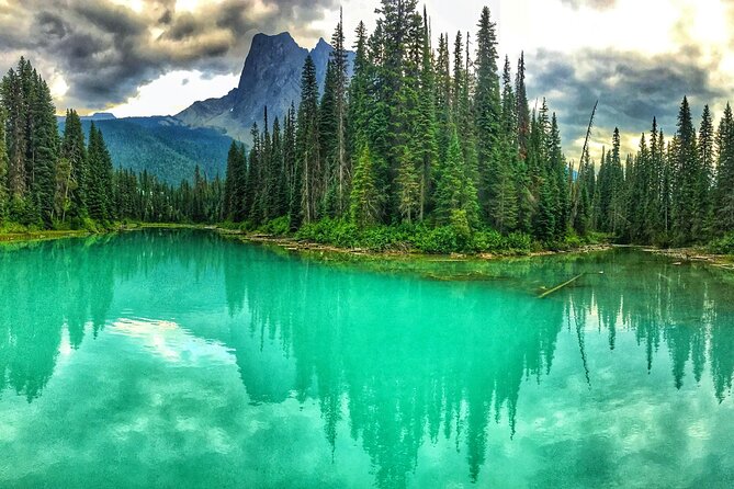 8 Iconic Stops. 12 Comfy Seats. See Banff's Best in First Class. - Why this Banff day tour works so well