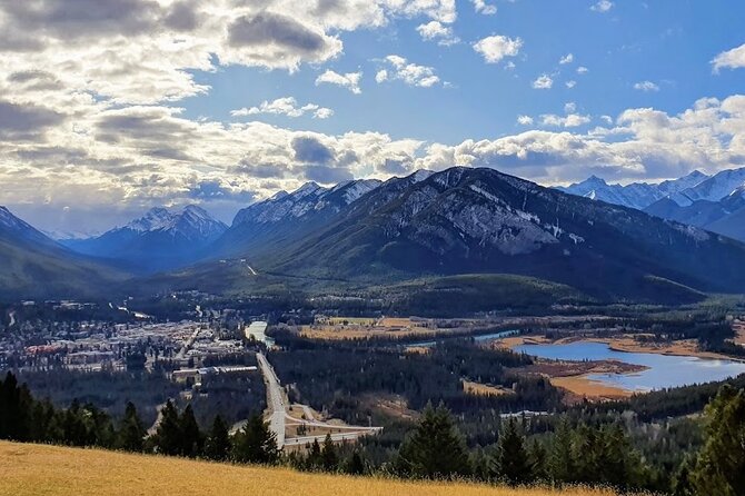 8 Iconic Stops. 12 Comfy Seats. See Banff's Best in First Class. - What the long day feels like in practice
