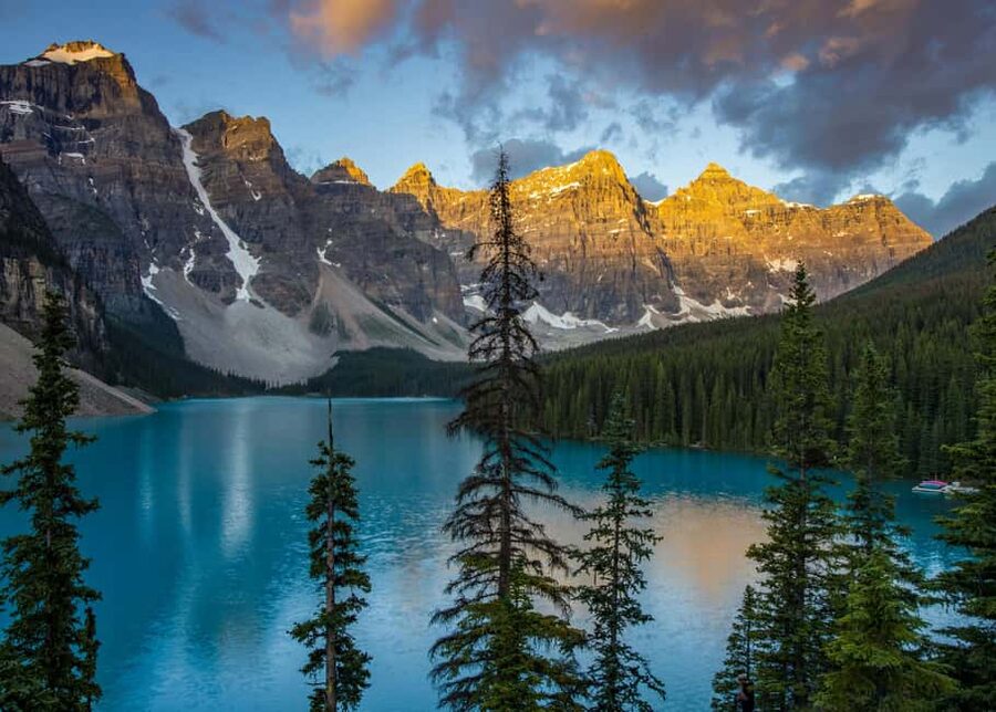 Abraham IceBubble, Peyto, Lake Louise, Bow Lake, Snowshoeing - The Icefields Parkway is part of the experience