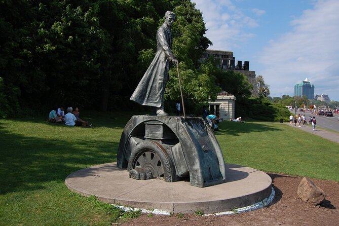Amazing Scavenger Hunt: Hunt Along Niagara Falls - How the Let’s Roam app shapes the outing