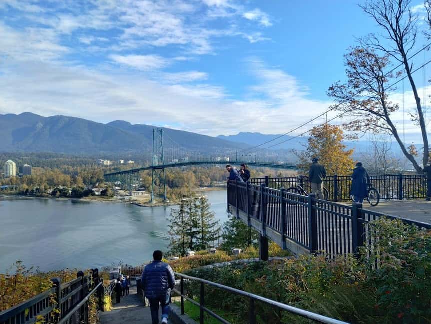 Aquarium & StanleyPark+20 Gem Spots+City/Vip Car+Small Group - Key points at a glance