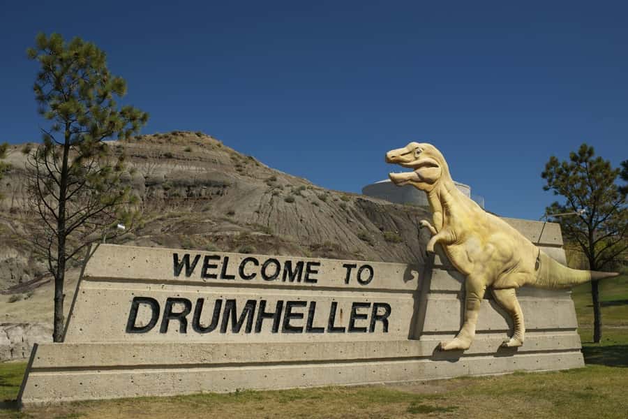 Badlands Tour: Drumheller with Museum, Hoodoos & Coal Mine - The long road from Calgary to Drumheller