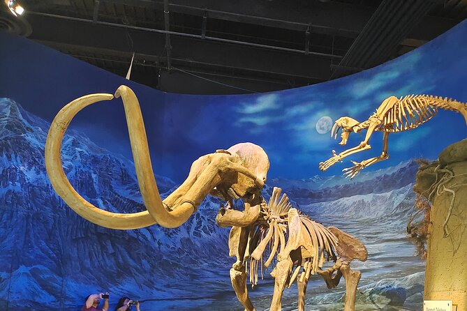 Badlands Tour: Drumheller with Museum, Hoodoos & Dinosaurs - Wayne and the Last Chance Saloon