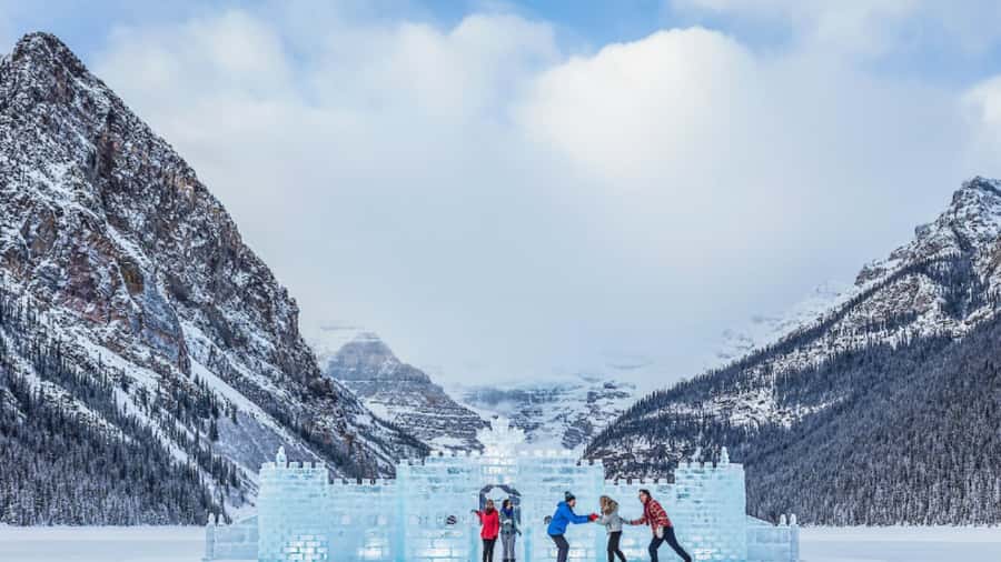 Banff/Calgary/Canmore: Crowfoot Glacier and 5 Lakes Tour - Lake Louise: the famous opening scene