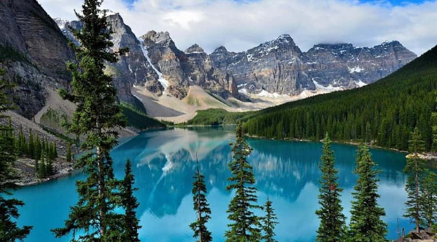 Banff/Calgary:Lake Louise,Moraine Lake,Emerald Lake Day Tour - Lake Louise, the day’s big first stop