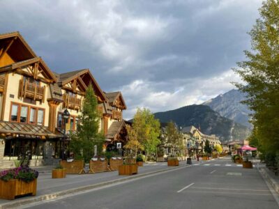 Banff/Canmore: Moraine Lake 1.5h & Lake Louise Half-Day Tour