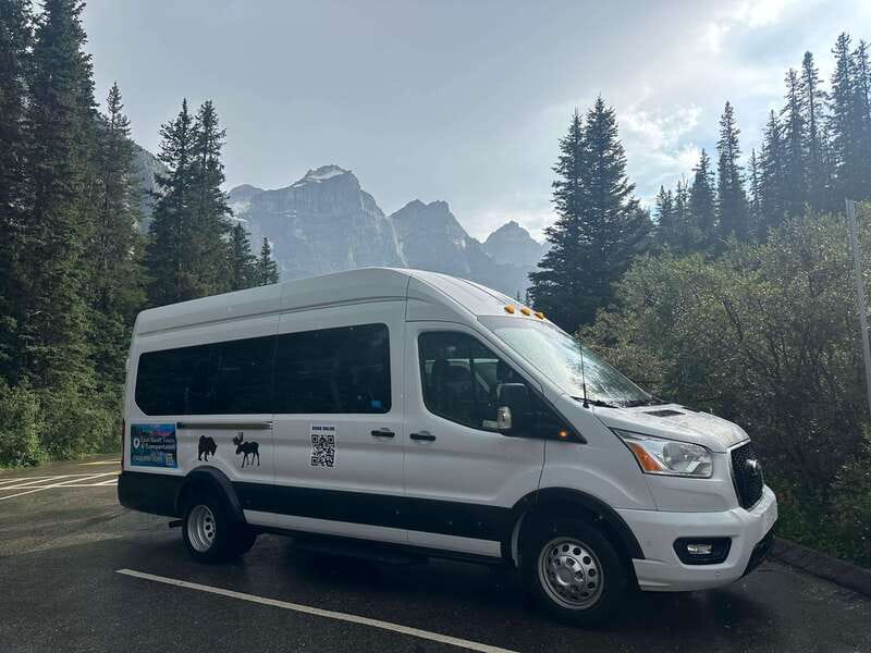 Banff/Canmore: Moraine Lake and Lake Louise 90 Min Each - Thirty minutes between the lakes