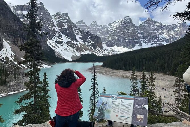 Banff/Canmore: Moraine Lake and Lake Louise Shuttle-90m each lake - Moraine Lake gets the first 90 minutes