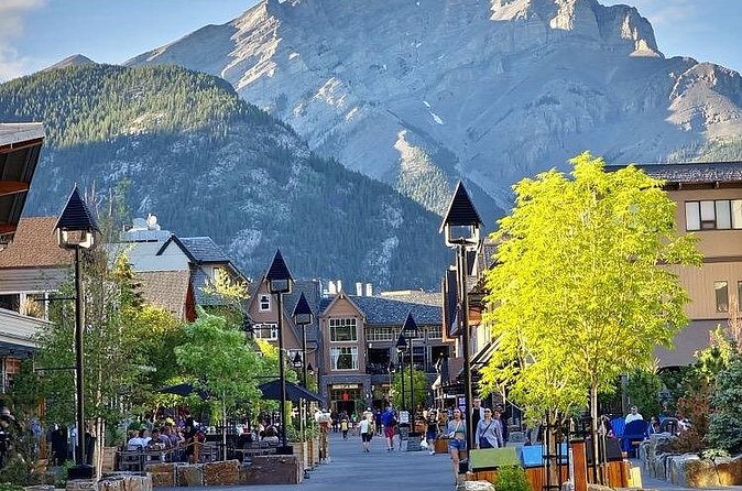 Banff Gondola Hot Springs Bow Falls and Three Lakes tour - The Banff sign is a fast photo stop