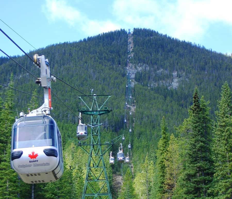 Banff: Gondola, Hot Springs, Bow falls & Three lakes tour - Why this 10-hour Banff tour works well