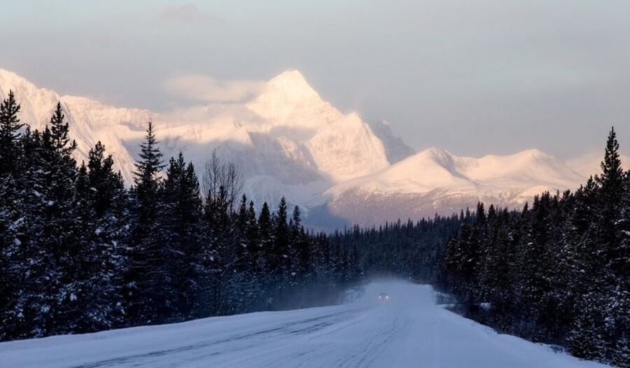 Banff: Icefields Parkway & Abraham Lake Ice Bubbles Tour - Six hours on the Icefields Parkway