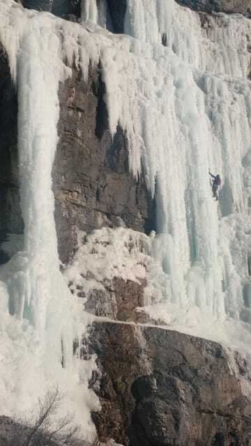 Banff: Introduction to Ice Climbing for Beginners - How top-rope climbing makes the first ascent approachable