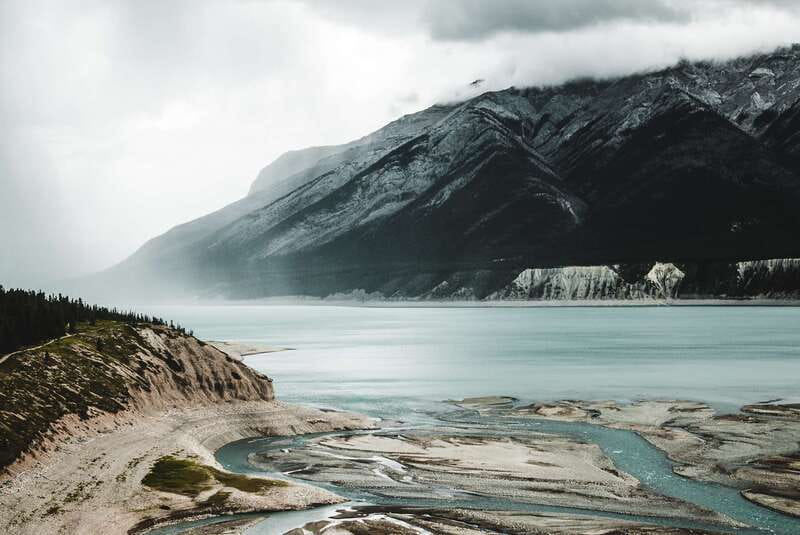 Banff/Jasper: Canadian Rockies Scenic Helicopter Tour - The final 360-degree view before landing