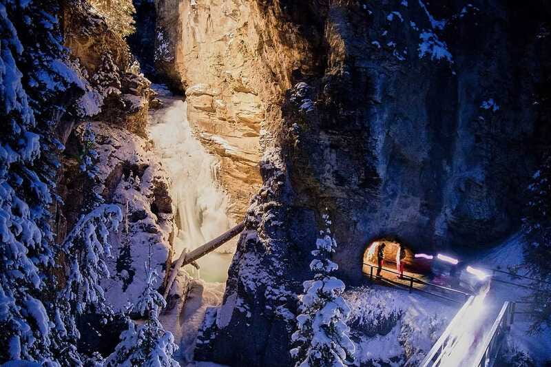 Banff: Johnston Canyon Evening Icewalk - Practical booking advice for a smooth evening