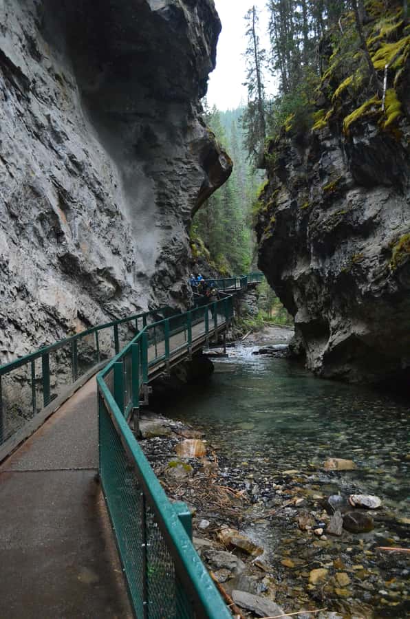 Banff: Lake Louise,Lake Minnewanka,Emerald Lake & Banff Town - Johnston Canyon: the days best walk