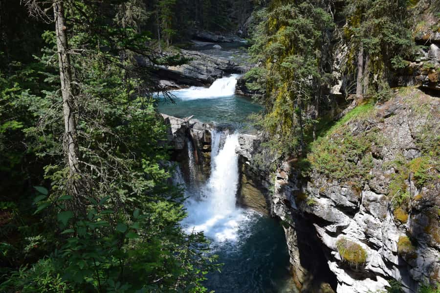 Banff: Lake Louise,Lake Minnewanka,Emerald Lake & Banff Town - Free time in Banff town