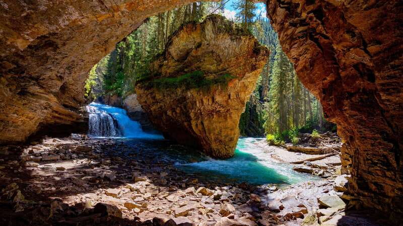 Banff, Lake Louise, Marble Canyon & Yoho National Parks Tour - What the guide adds to the experience