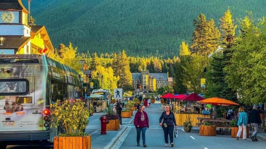 Banff : Lake Louise, Moraine, Emerald & Johnston Canyon tour - Pickup points and the 11-hour schedule