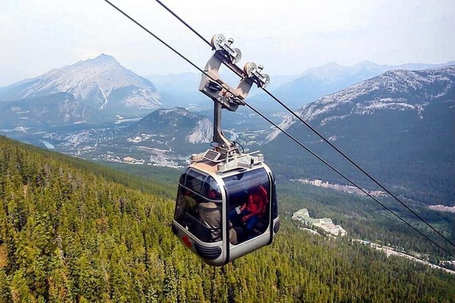 Banff:Lake Louise & Moraine Lake 1/2 Day Tour Canoe/Sightsee - Lake Louise Offers the Calmer First Major Stop