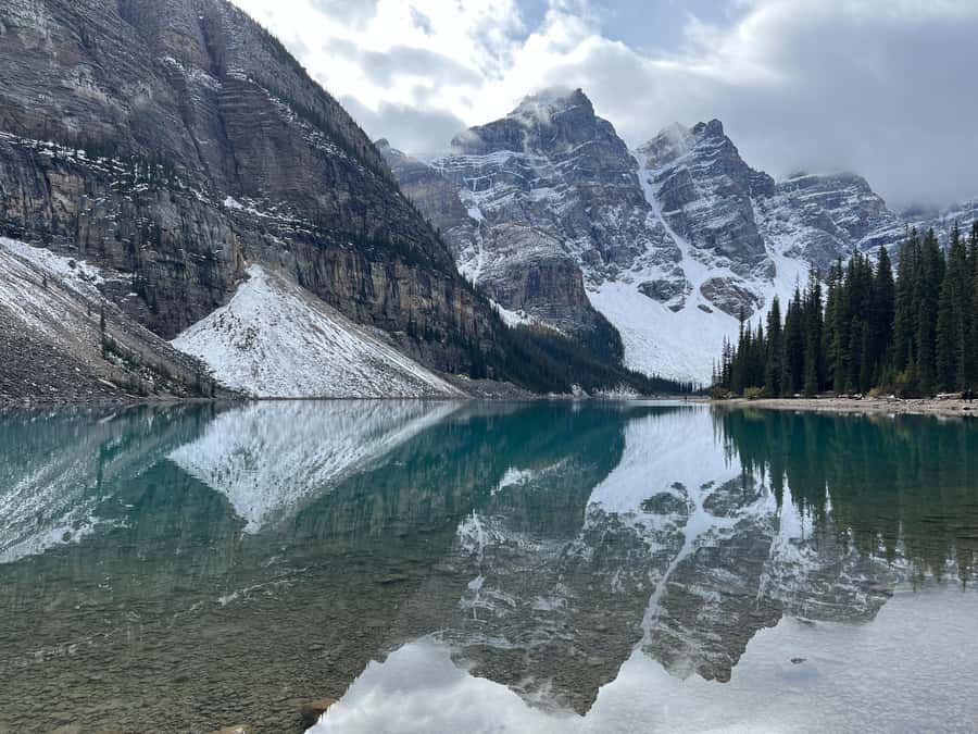 Banff: Lake Louise & Moraine Lake Half Day Tour - Seasonal timing matters at Moraine Lake