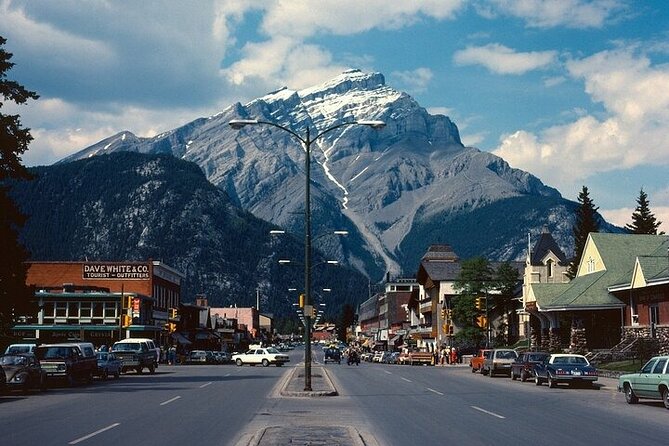 Banff, Lake Louise & Yoho National Parks 2-Day Tour - Johnston Canyon in summer and winter