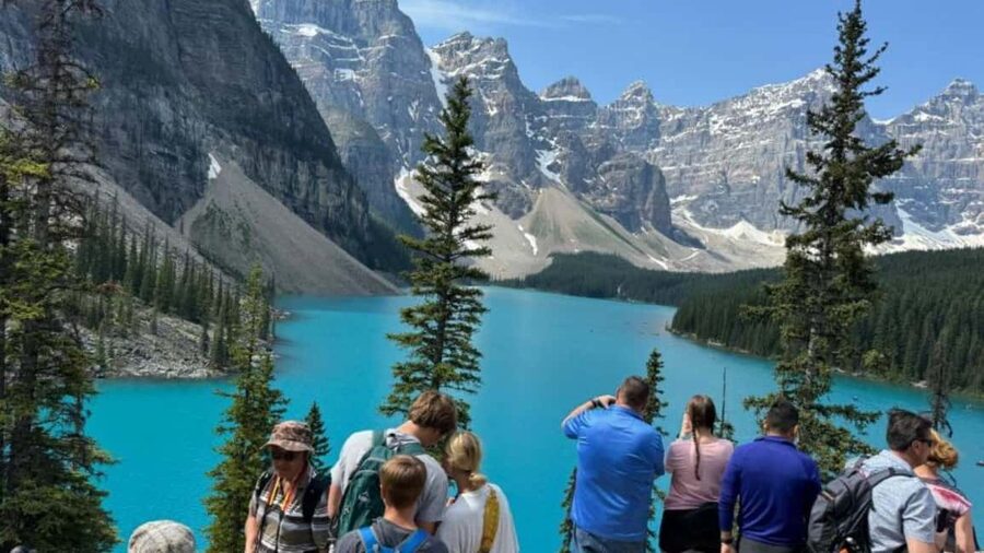 Banff. Moraine, Lake Louise ,Emerald & Johnston Canyon tour - What this full-day Rockies route does well