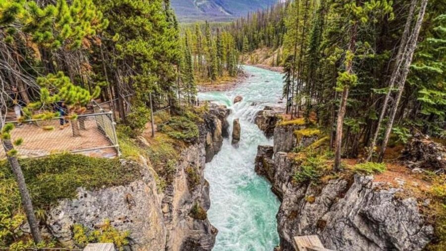 Banff. Moraine, Lake Louise ,Emerald & Johnston Canyon tour - Lake Louise Village is your food and reset stop