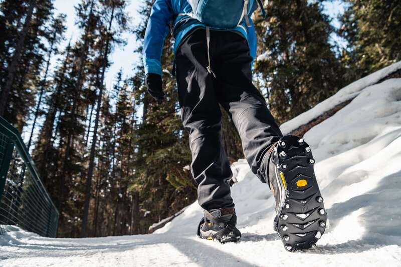 Banff: Morning or Afternoon Johnston Canyon Icewalk - The 2.7-kilometer walk to the upper falls