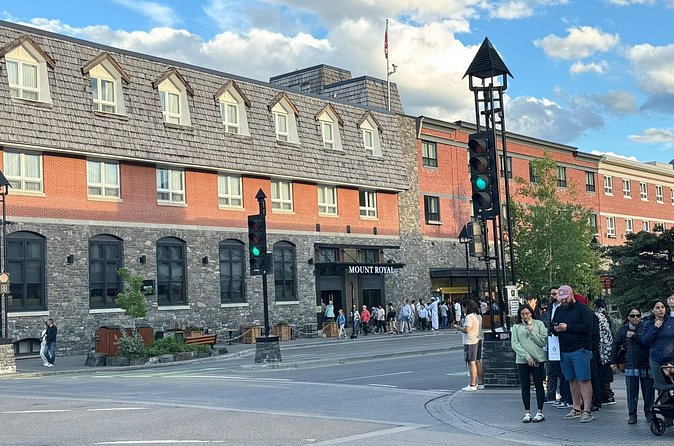 Banff to YYC Airport Shared Shuttle Service - What the airport ride is like in practice