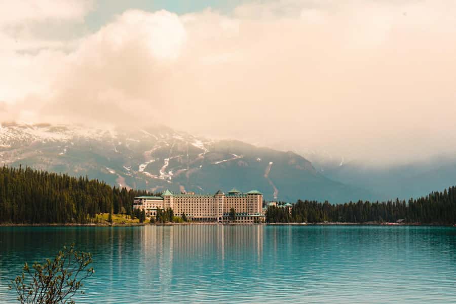 Banff Town: Lake Louise Moraine, Glacier, Peyto & Bow Lake - Guides can make the road time count