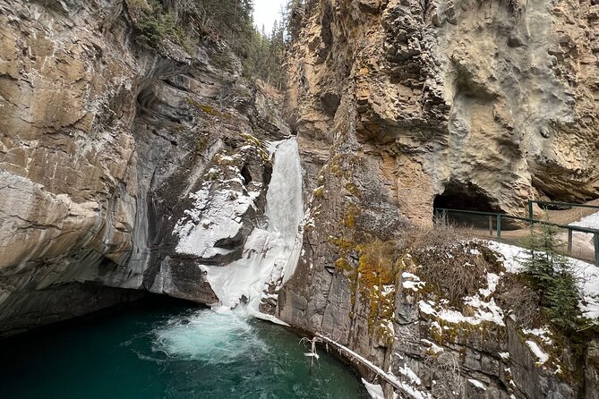 Banff, Yoho, and Icefield Parkway Private Tour - Lake Louise: 90 minutes at the Rockies’ famous lake