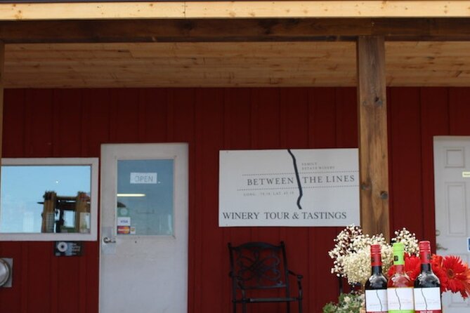 Between the Lines Black Glass Wine Tasting in Niagara-on-the-Lake - Practical planning at Four Mile Creek Road