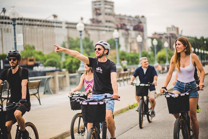 Bike / E-bike Tour : Downtown, Old Montreal, Waterfront by Fitz - Mount Royal Park begins the city story