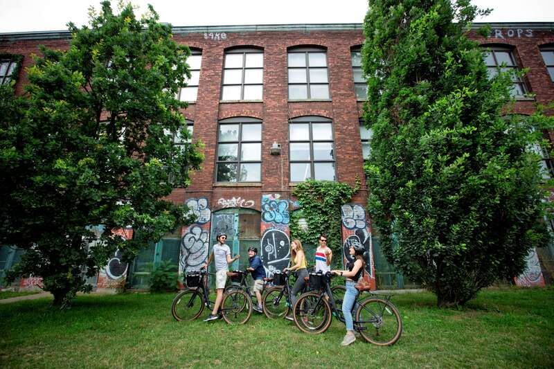 Bike/E-bike tour Plateau,MileEnd, Jean-Talon Market by Fitz - Mile End and the Montreal bagel stop