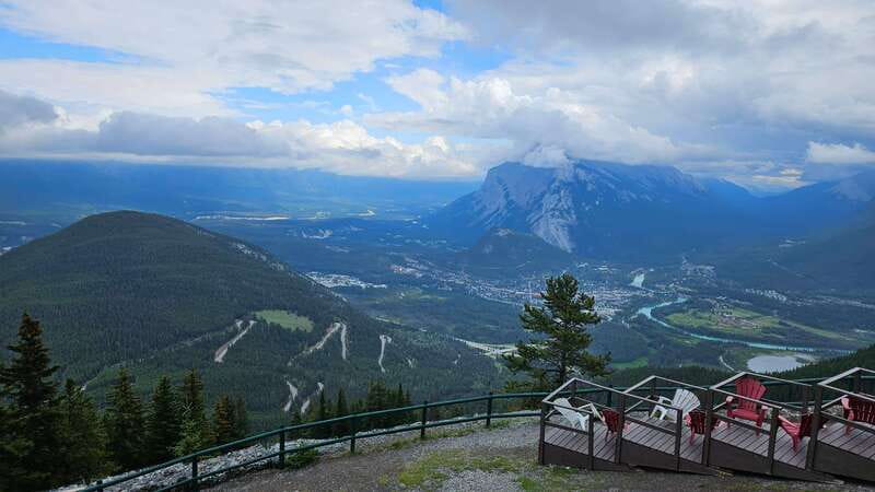 Calgary: 2-Day Banff National Park Highlights Summer Tour - Lake Louise starts the turquoise-water day