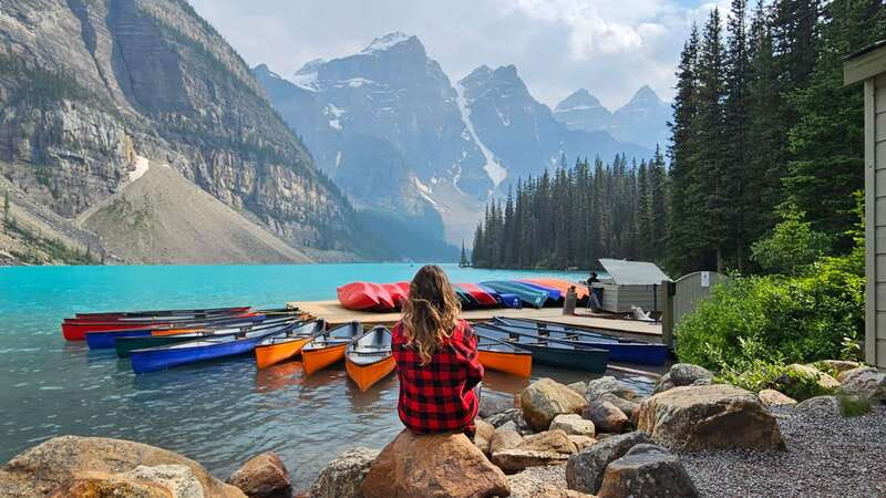 Calgary: 2-Day Banff National Park Highlights Summer Tour - Bow Lake brings you onto the Icefields Parkway