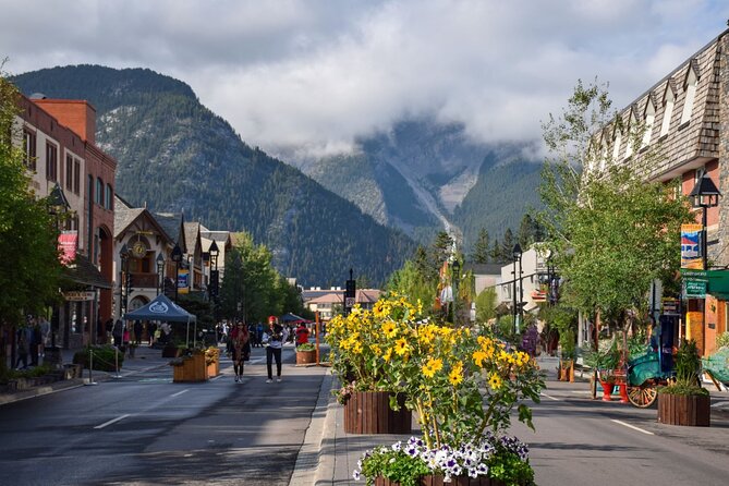 Calgary/Banff: Gondola, Upper Hot Spring, Bow Fall & Top 3 Lakes - Lake Minnewanka gives you the big first view