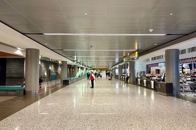 Calgary Best Private Transfer Between Local Airport and Hotels - Driver assistance and the small details