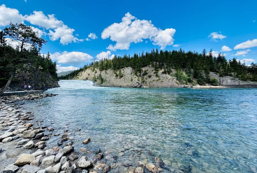 Calgary/Canmore/Banff: BEST of BANFF with LAKES Group Tour - Lake Minnewanka gives you mountain scale