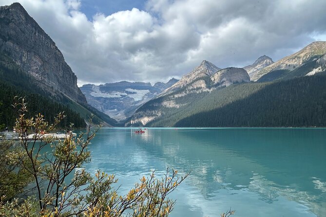 Calgary/Canmore/Banff: Moraine Lake & Lake Louise Return Shuttle - Moraine Lake in a 90-minute visit